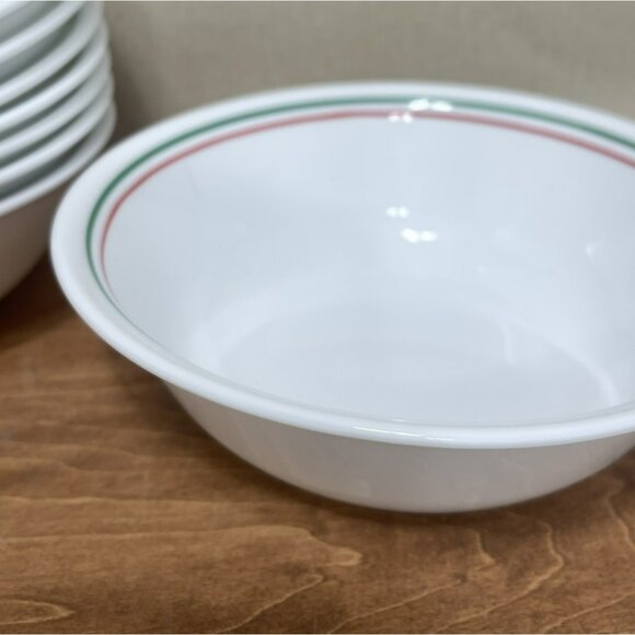 Corelle Winter Holly Cereal Bowls Set Of 4 Christmas red green - Picture 2 of 3